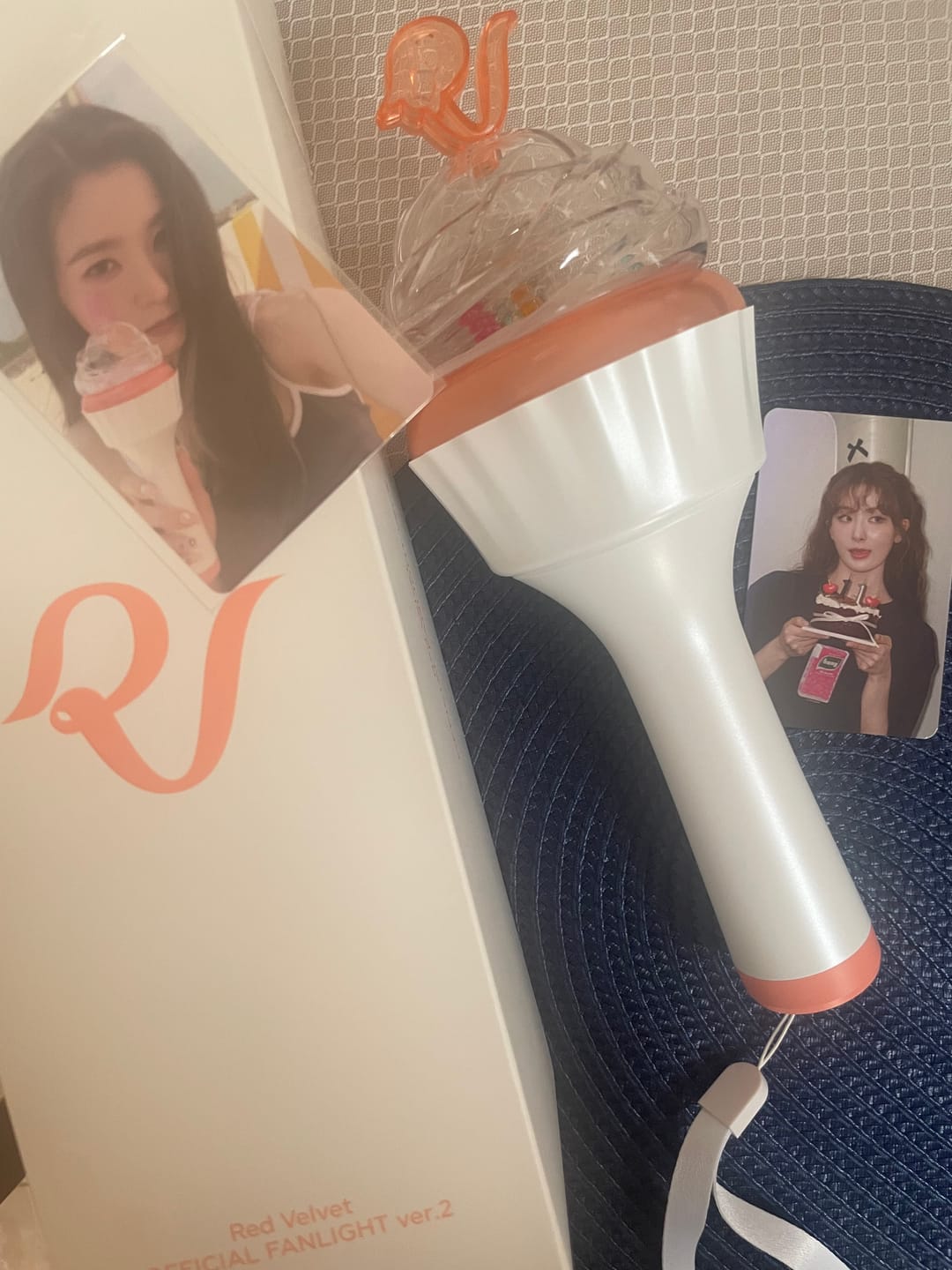 Customer photo review of Red Velvet OFFICIAL FANLIGHT Ver.2 & FANLIGHT EMBLEM
