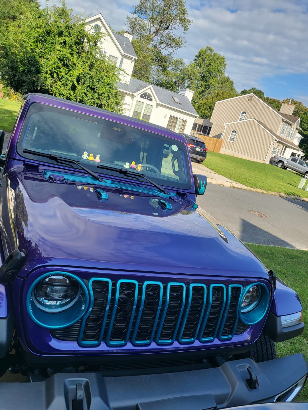 Customer photo review of Painted "Snap On" Accent Cover fits *24-26 Updated Jeep JL JT Grille
