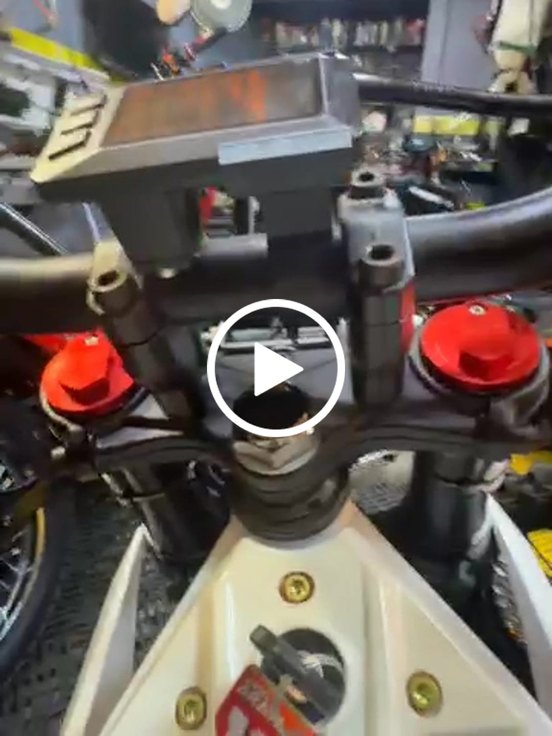 Customer video review of Yozma IN10 middle mount for screen