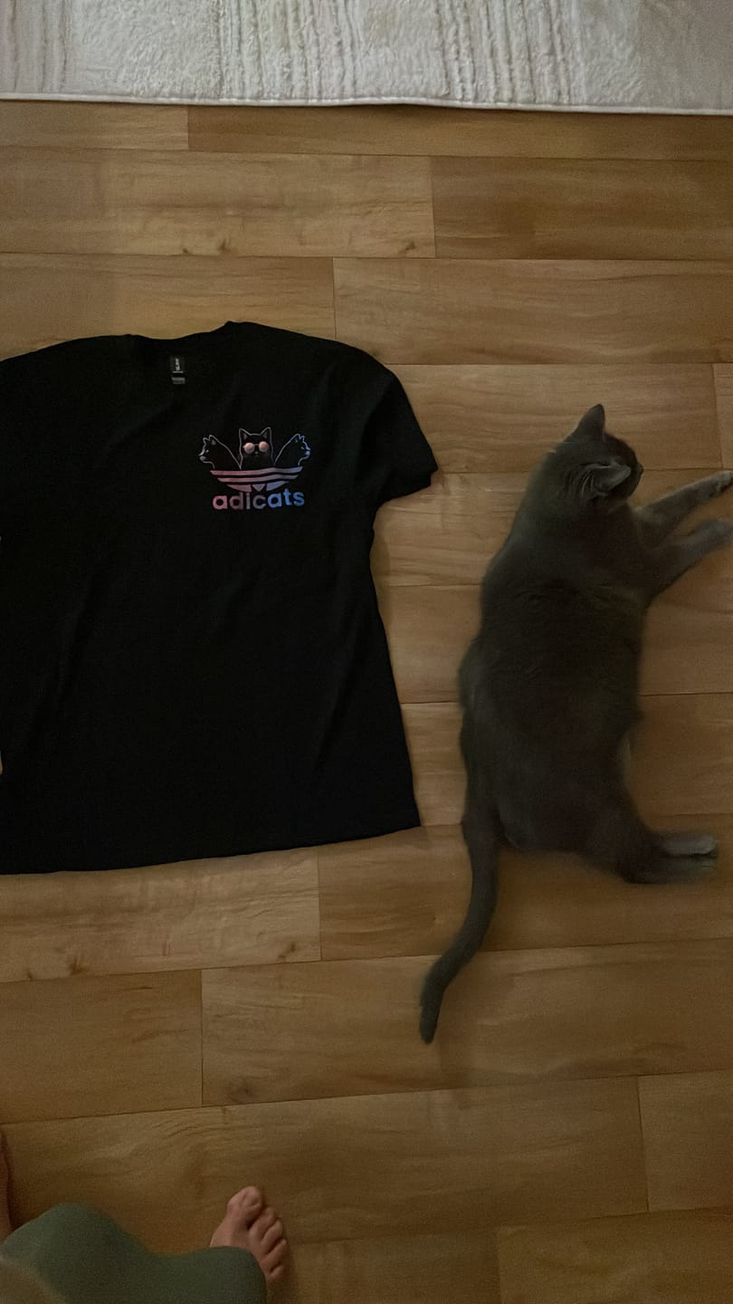 Customer photo review of Adicats - Shirt Unisex
