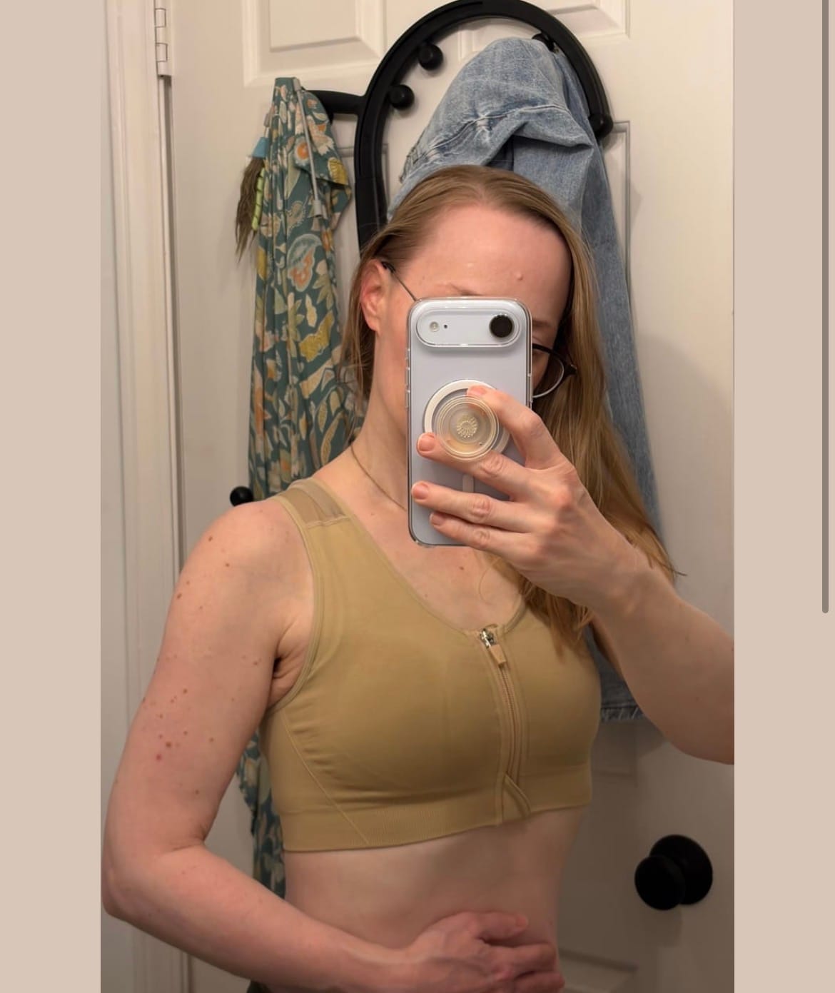 Customer photo review of Top Esportivo Postural Para Mulheres Com Zipper