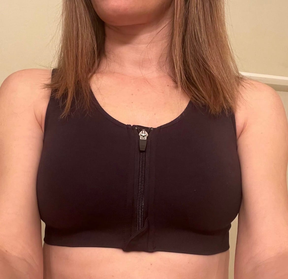 Customer photo review of Top Esportivo Postural Para Mulheres Com Zipper