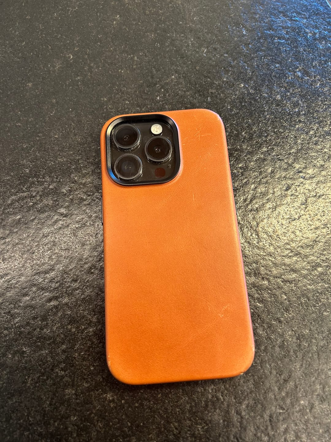 Customer photo review of iPhone 15 Pro Leather Case - MagSafe - Amber Brown