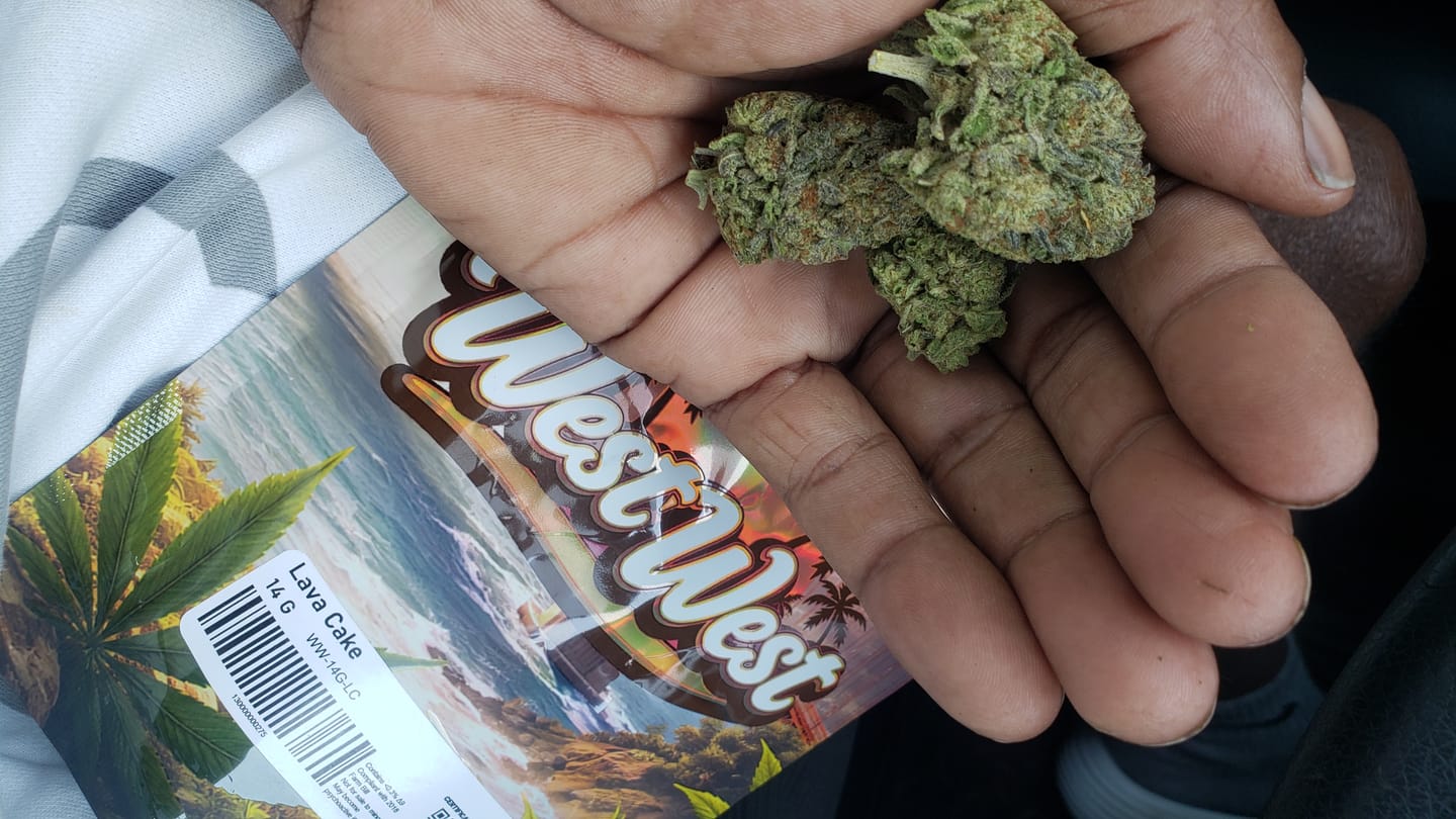 Customer photo review of West West Brand - Lava Cake - 14 Grams - Indica