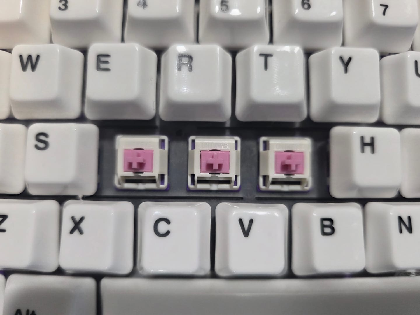 Customer photo review of UNIKEYS X HMX Purple Dawn Linear Switch Factory Lubed Edition (10PCS)