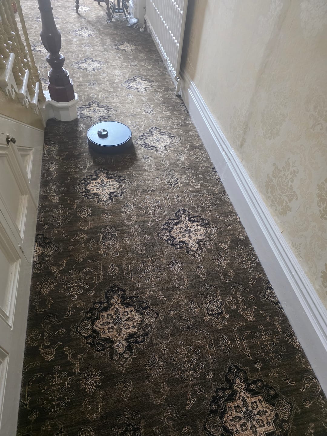 Customer photo review of Robot Vacuum V8 Pro – Fully Automatic Cleaning with Mopping Function, Intelligent Navigation & App Control