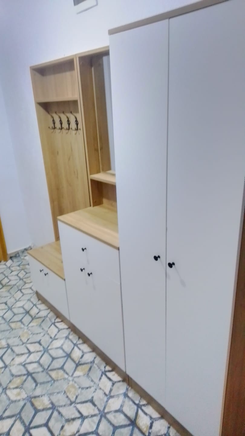 Customer photo review of Rani P6 Modern Çekmeceli Aynalı Askılı Portmanto Ayakkabılık Vestiyer Sepet Ceviz - Beyaz M3