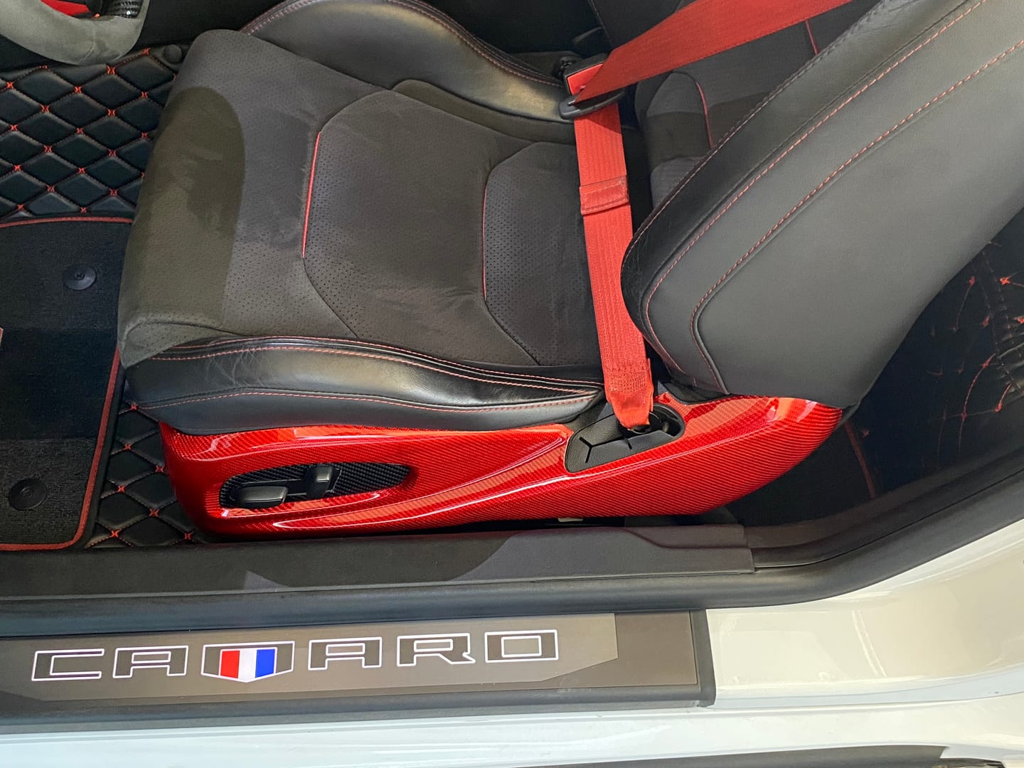 Customer photo review of 2016–2024 Chevrolet Camaro Real Carbon Fiber Bottom Seat Trim Cover