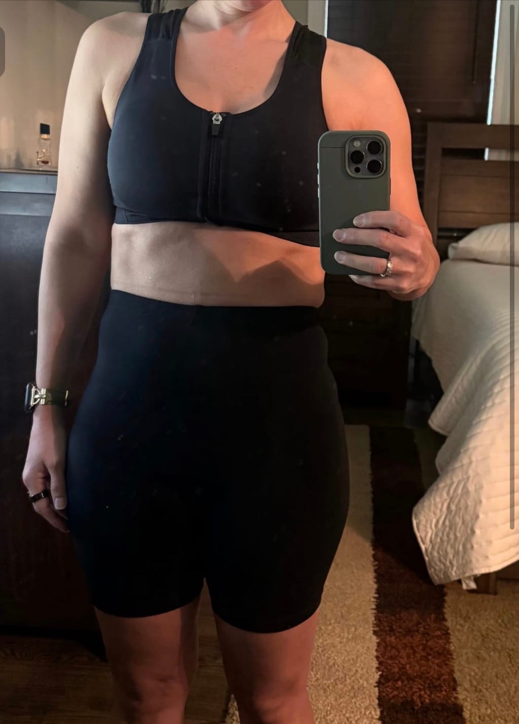 Customer photo review of Top Esportivo Postural Para Mulheres Com Zipper