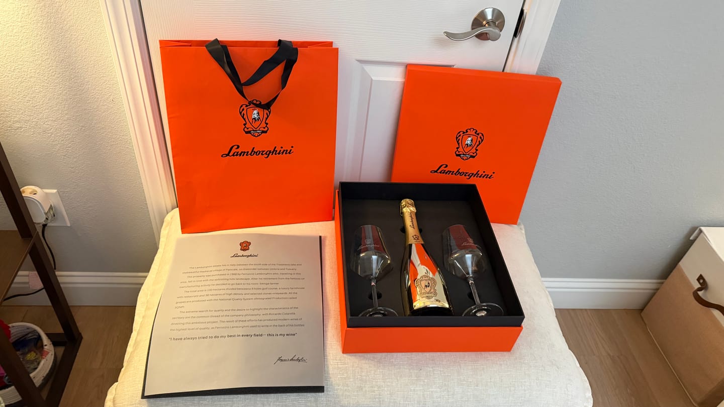 Customer photo review of Lamborghini Oro Vino Spumante with Gift Set (2026)
