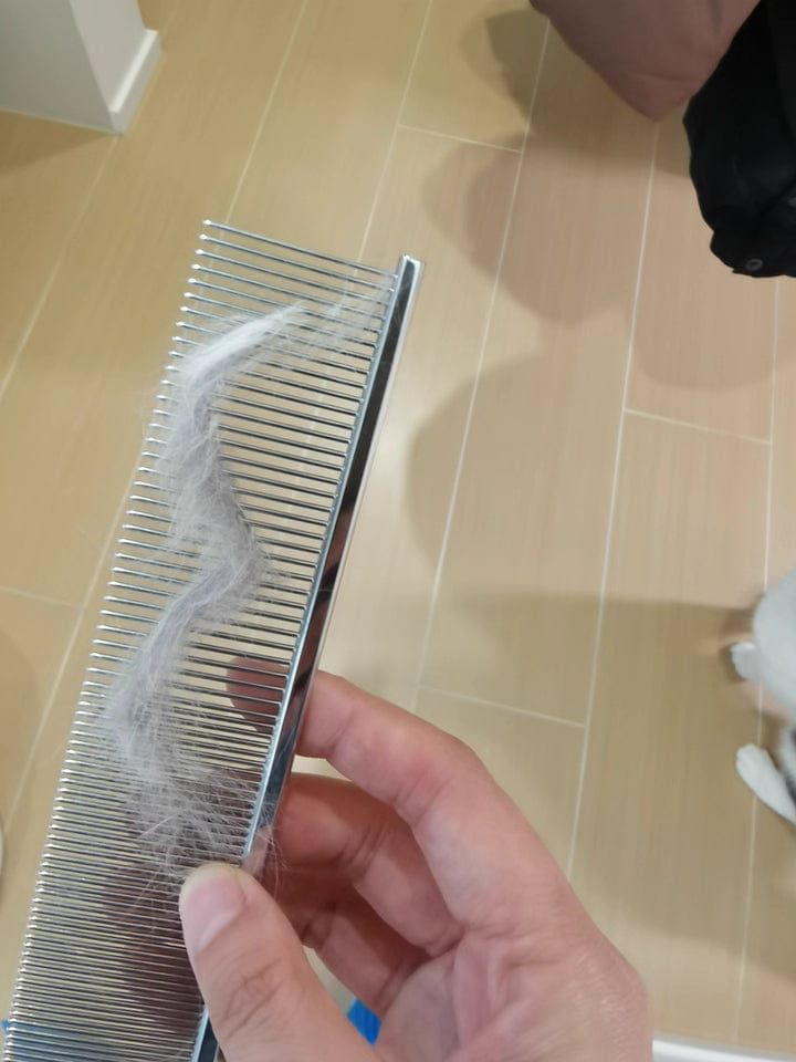 Customer photo review of DualSpacing WideHead SteelPro Cat Comb – Ideal for Long-Haired Cats