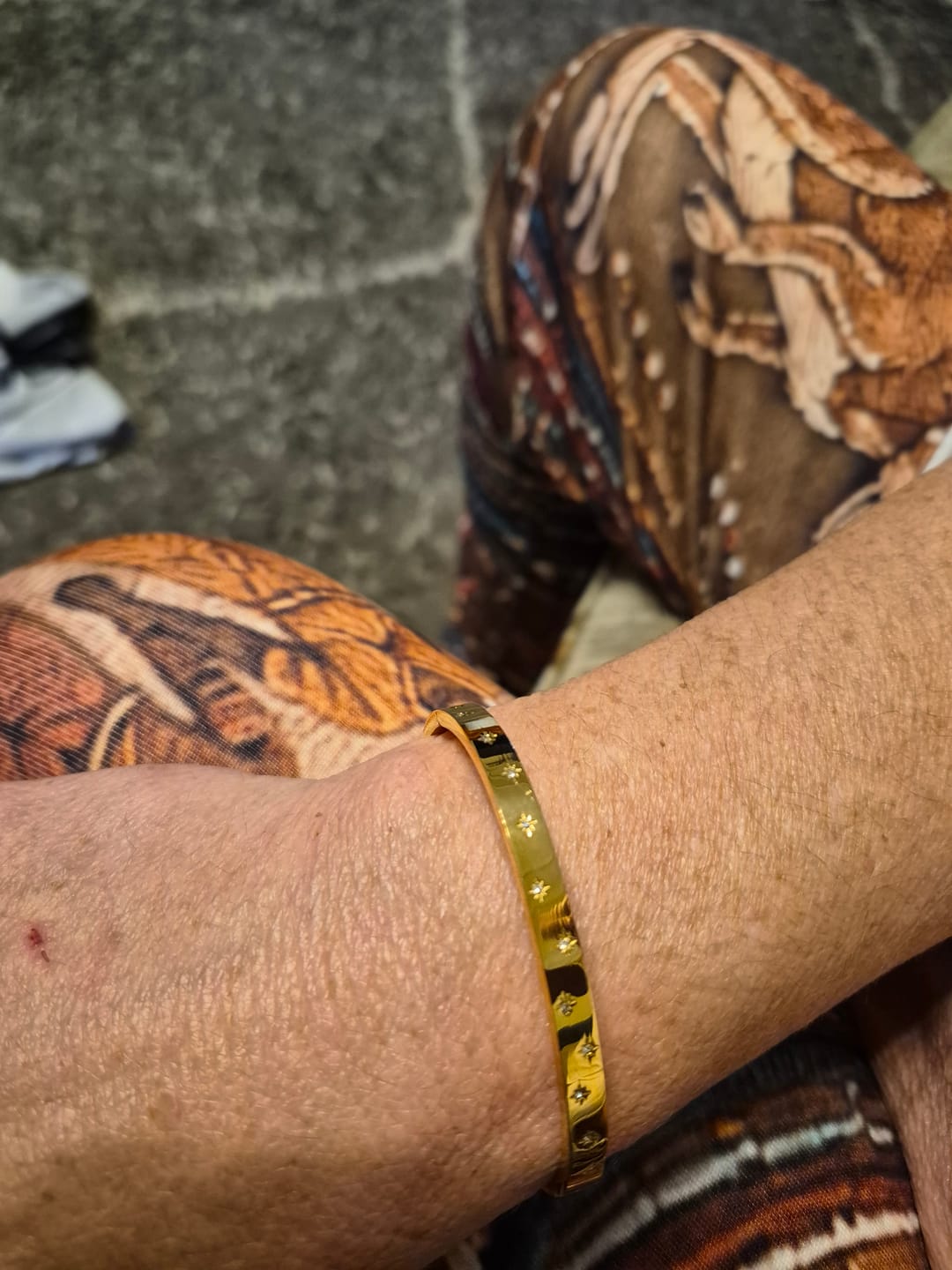 Customer photo review of 18k Gold Twinkle Diamond Bangle Bracelet