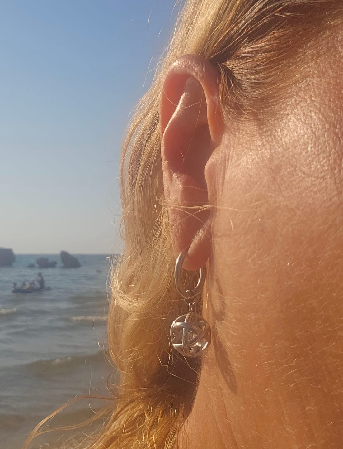 Customer photo review of Orecchini con ciondolo genesa in acciaio inossidabile