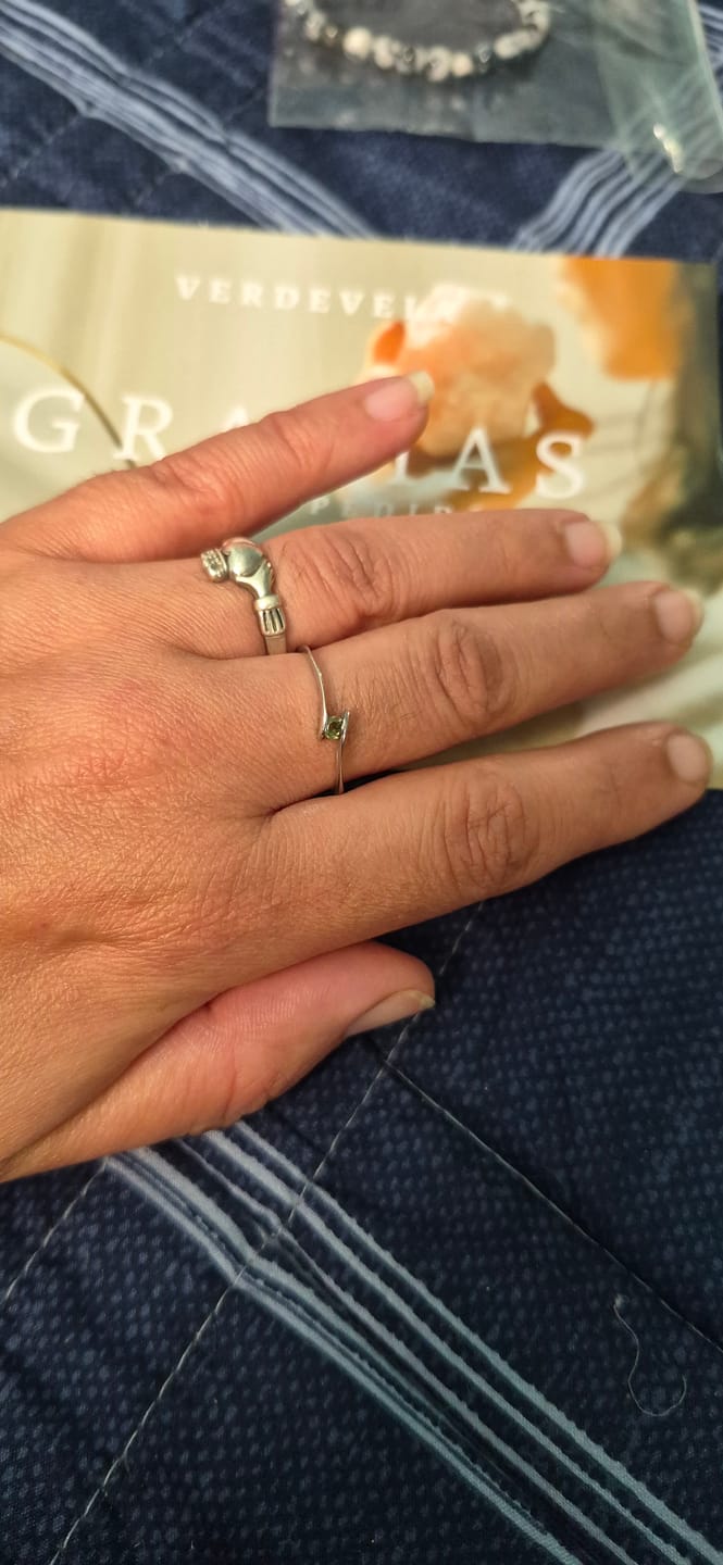 Customer photo review of Anillo Moldavita Pequeño | Buena suerte - Espiritualidad