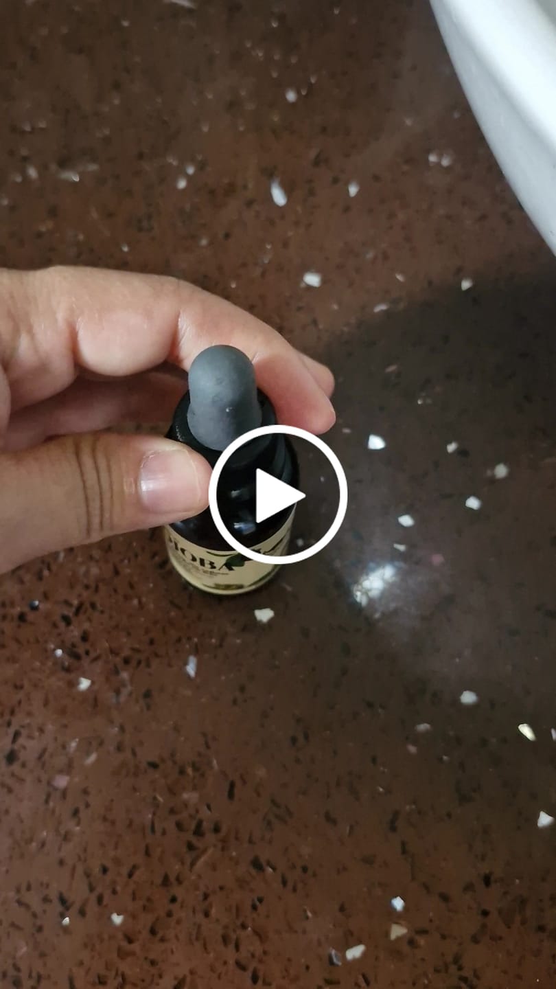 Customer video review of Aceite de jojoba orgánico y puro, prensado en frío