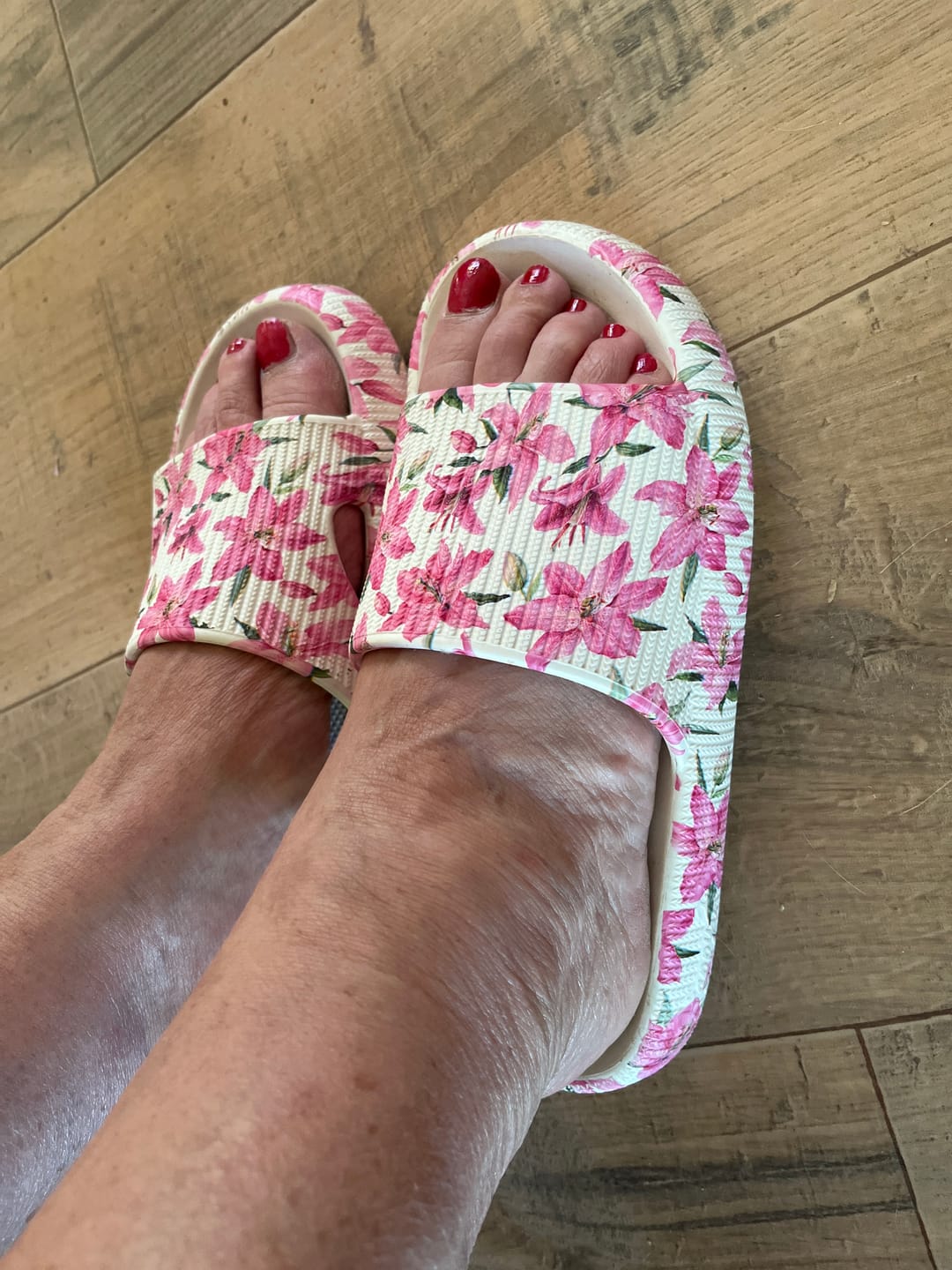 Customer photo review of HappyFlops Limited Editions