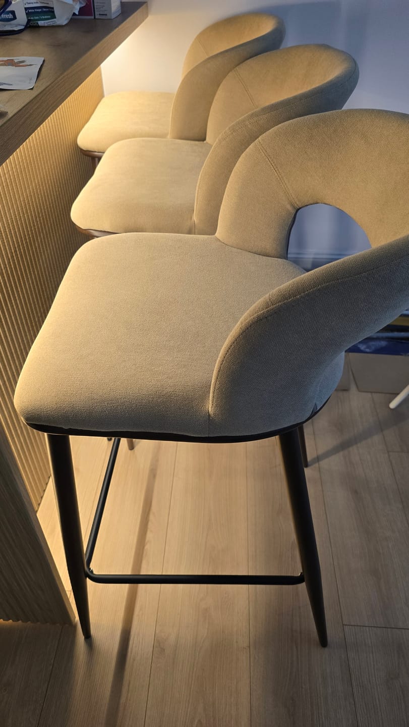 Customer photo review of Scaun de bar bej H114, stofa clasica/otel, 48x52x92 cm