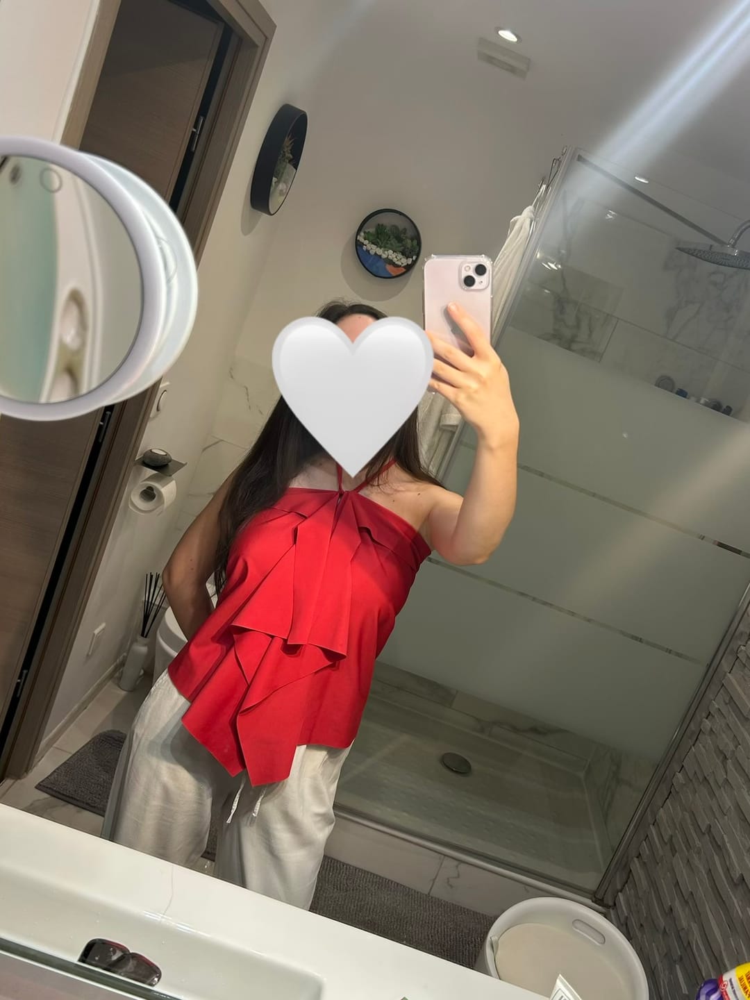 Customer photo review of L'INCONTOURNABLE HAUT-JUPE ROUGE