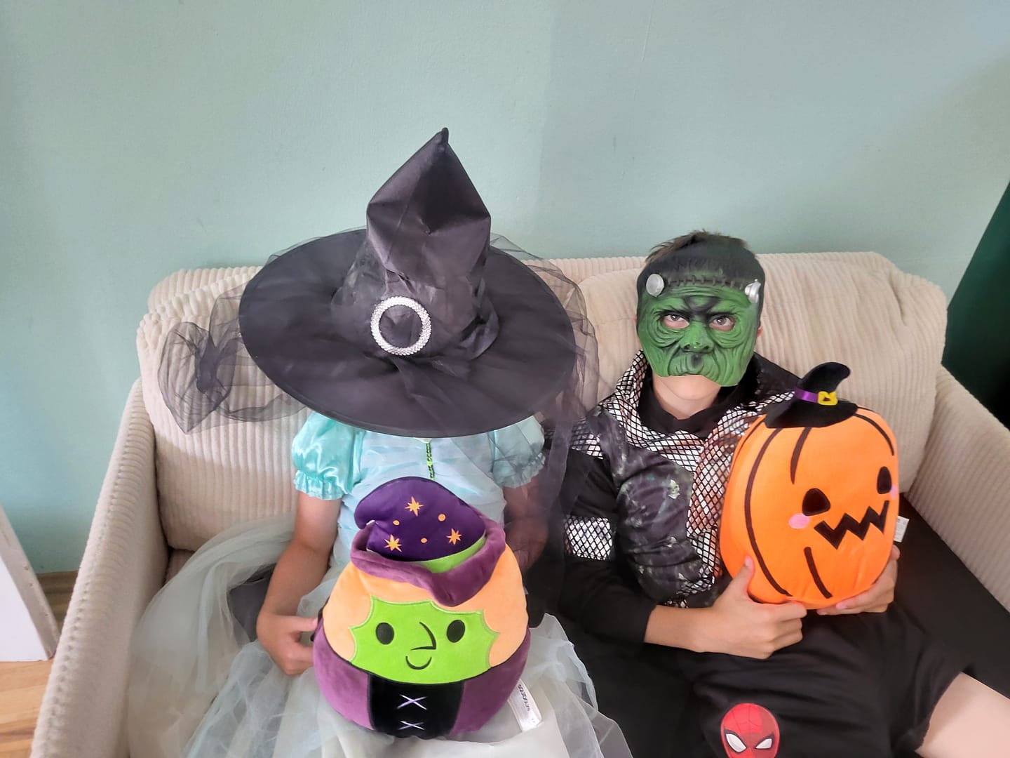 Customer photo review of Hexen-Plüschfigur – Kuschelige Hexe aus weichem Plüsch
