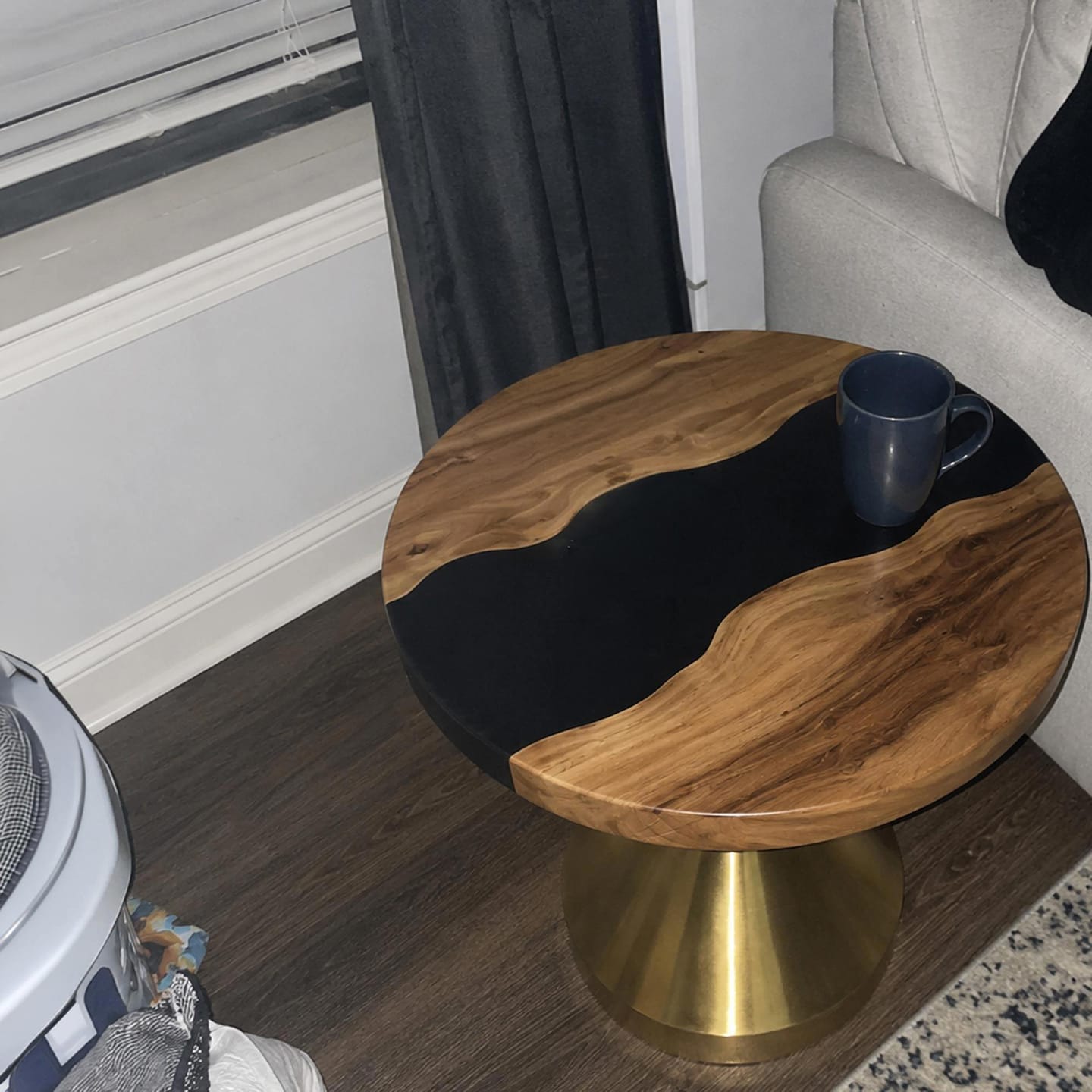 Customer photo review of Gold Coffee Table for Elegant and Modern Living Room - Flux Base