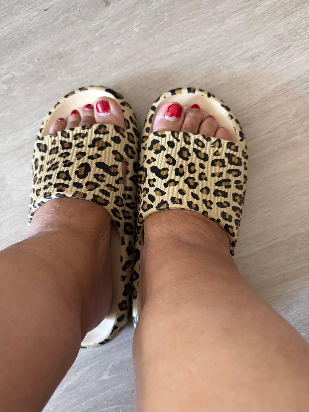 Customer photo review of HappyFlops Limited Editions