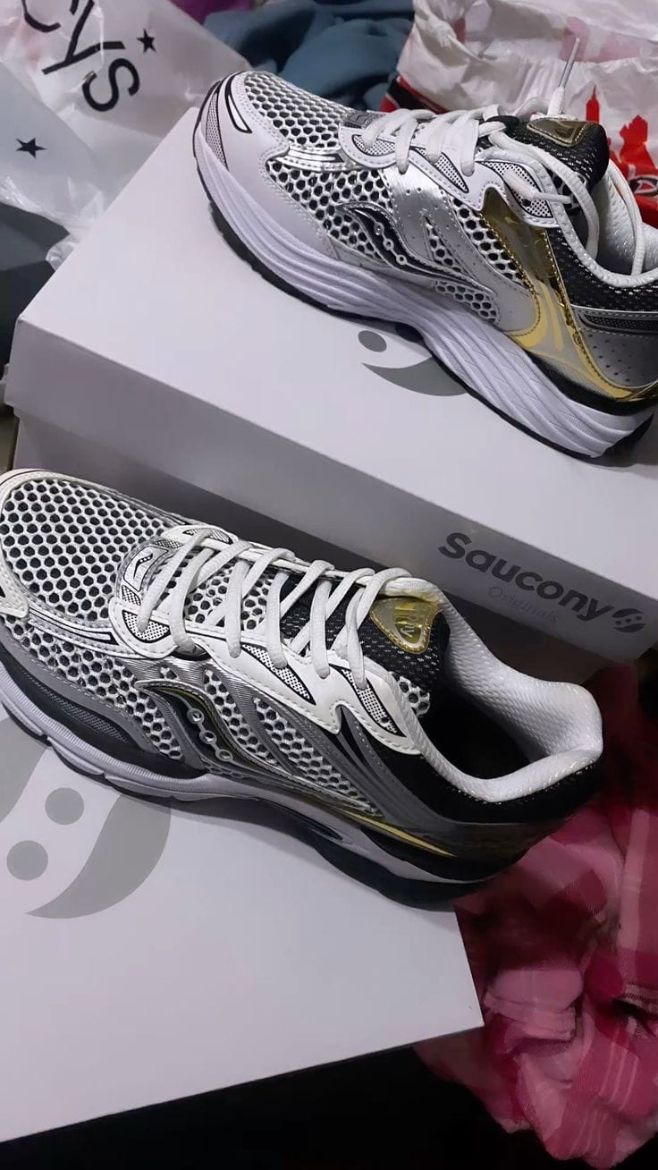 Customer photo review of Saucony ProGrid Omni 9 OG