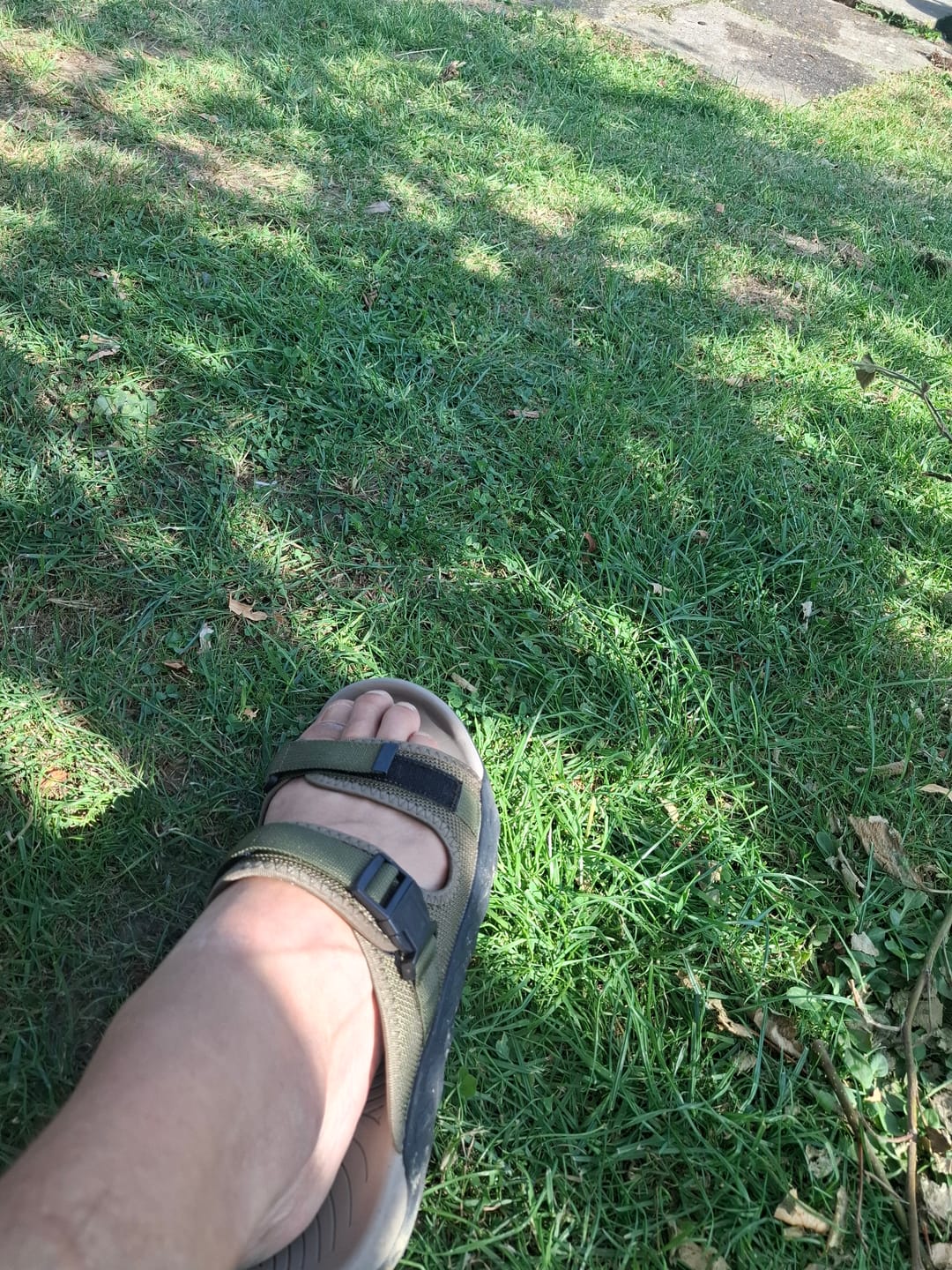Customer photo review of Herren Outdoor Slide Sandalen – Verstellbare Riemen – Rutschfeste Sohle