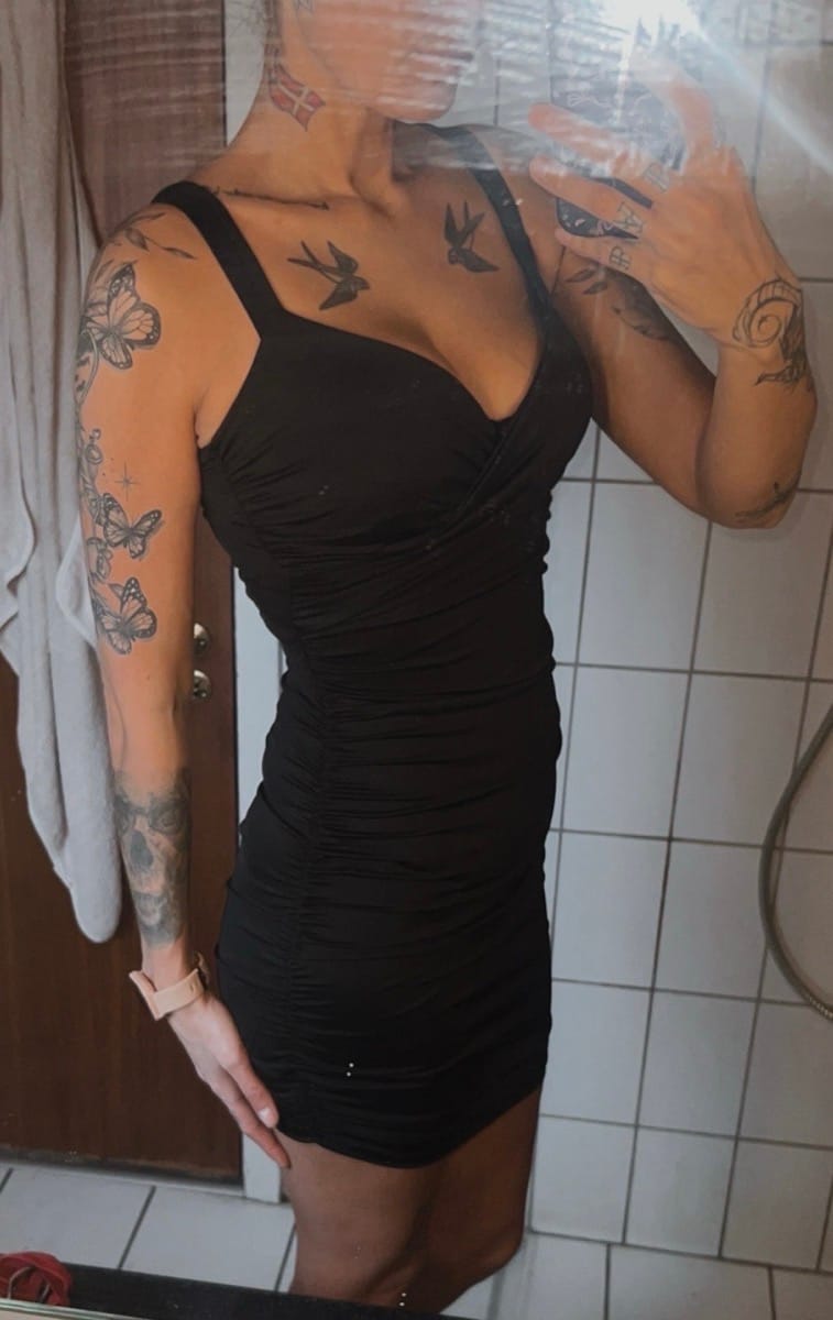Customer photo review of Robe Courte Froncée à Bretelles