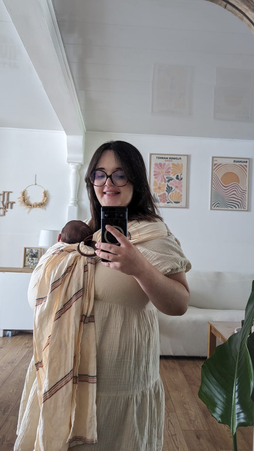 Customer photo review of Porte-bébé Exquis Taupe