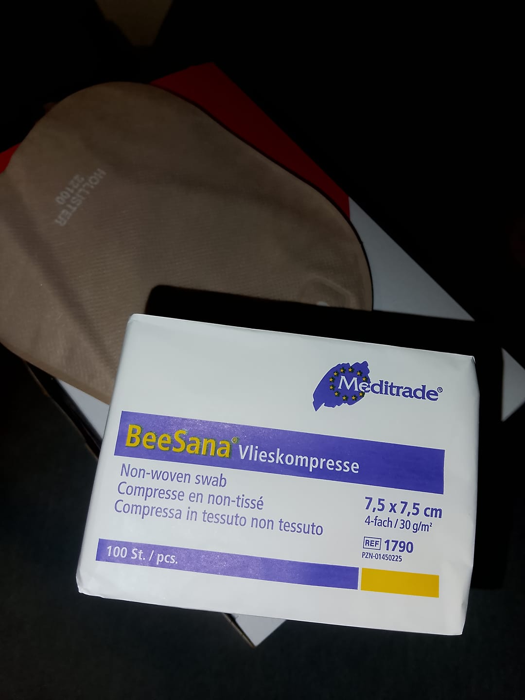 Customer photo review of BeeSana® Vlieskompresse, unsteril, 4- fach, 30 g, 100 Stück