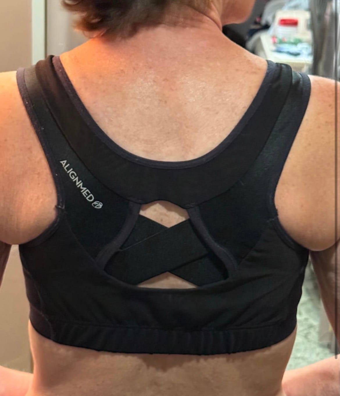 Customer photo review of Top Esportivo Postural Para Mulheres Com Zipper