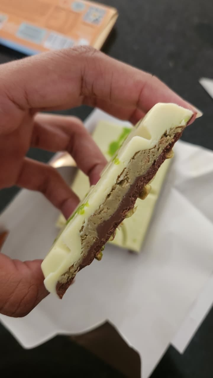 Customer photo review of Pistachio Cannoli Inspired Bizarre chocolate bar 145g