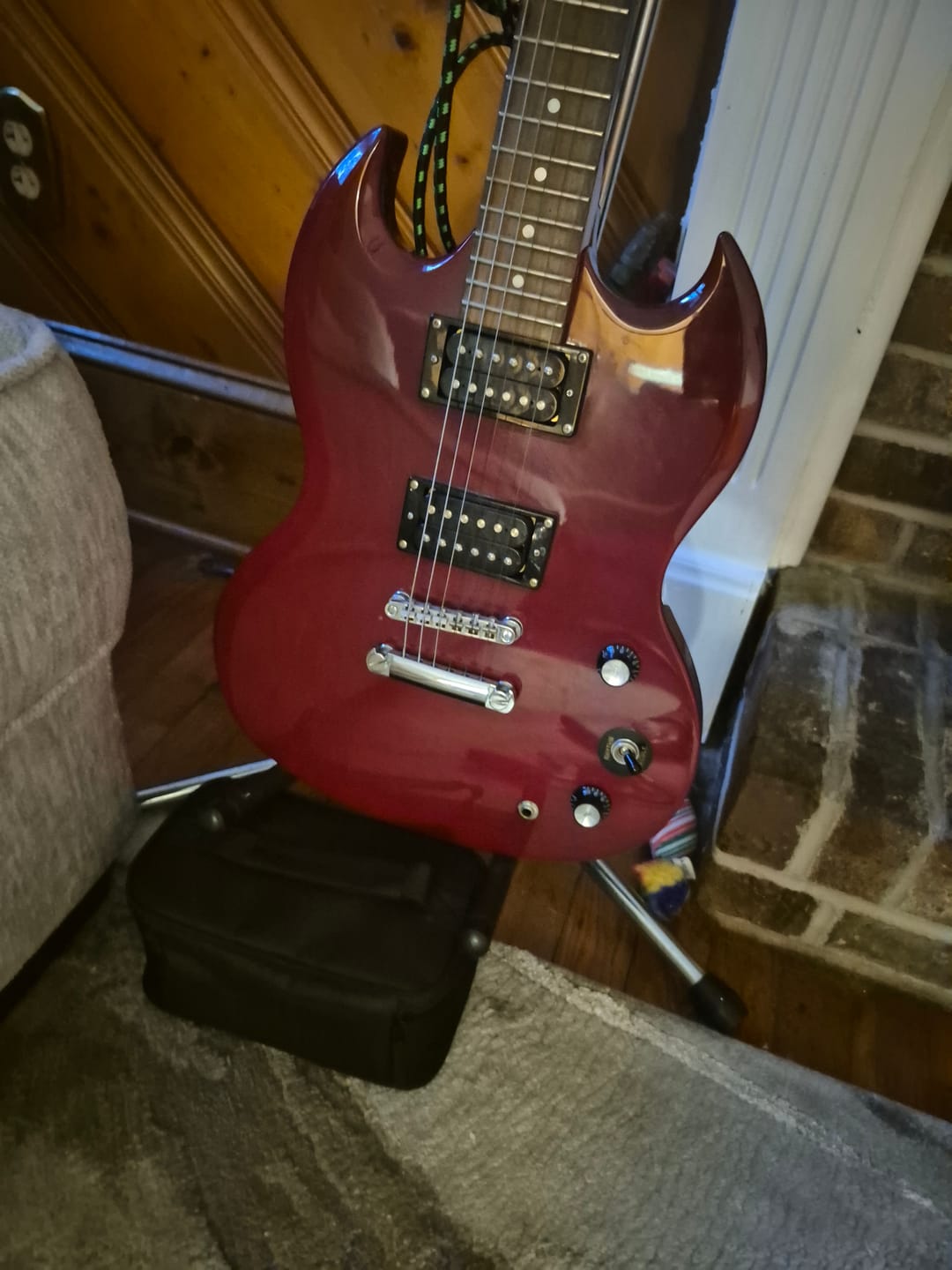Customer photo review of TuneBomb: 10W Rechargeable Mini Amp for Guitar & Bass