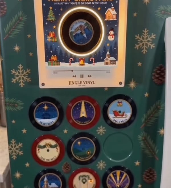 Customer photo review of Elyova™ The Christmas Music Keepsake
