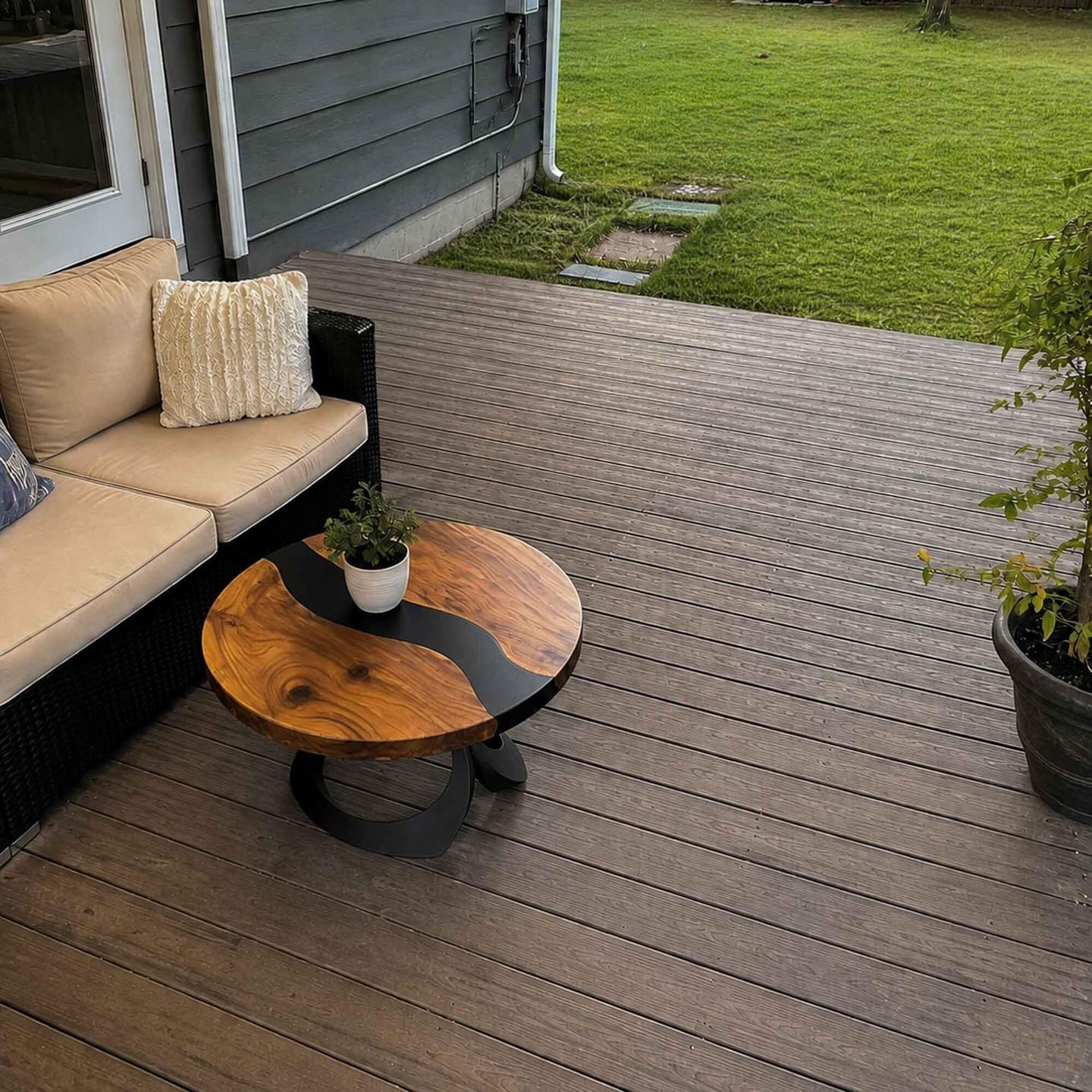 Customer photo review of Coffee Table 35" Round Modern Design for Small Living Room - 104 Manta