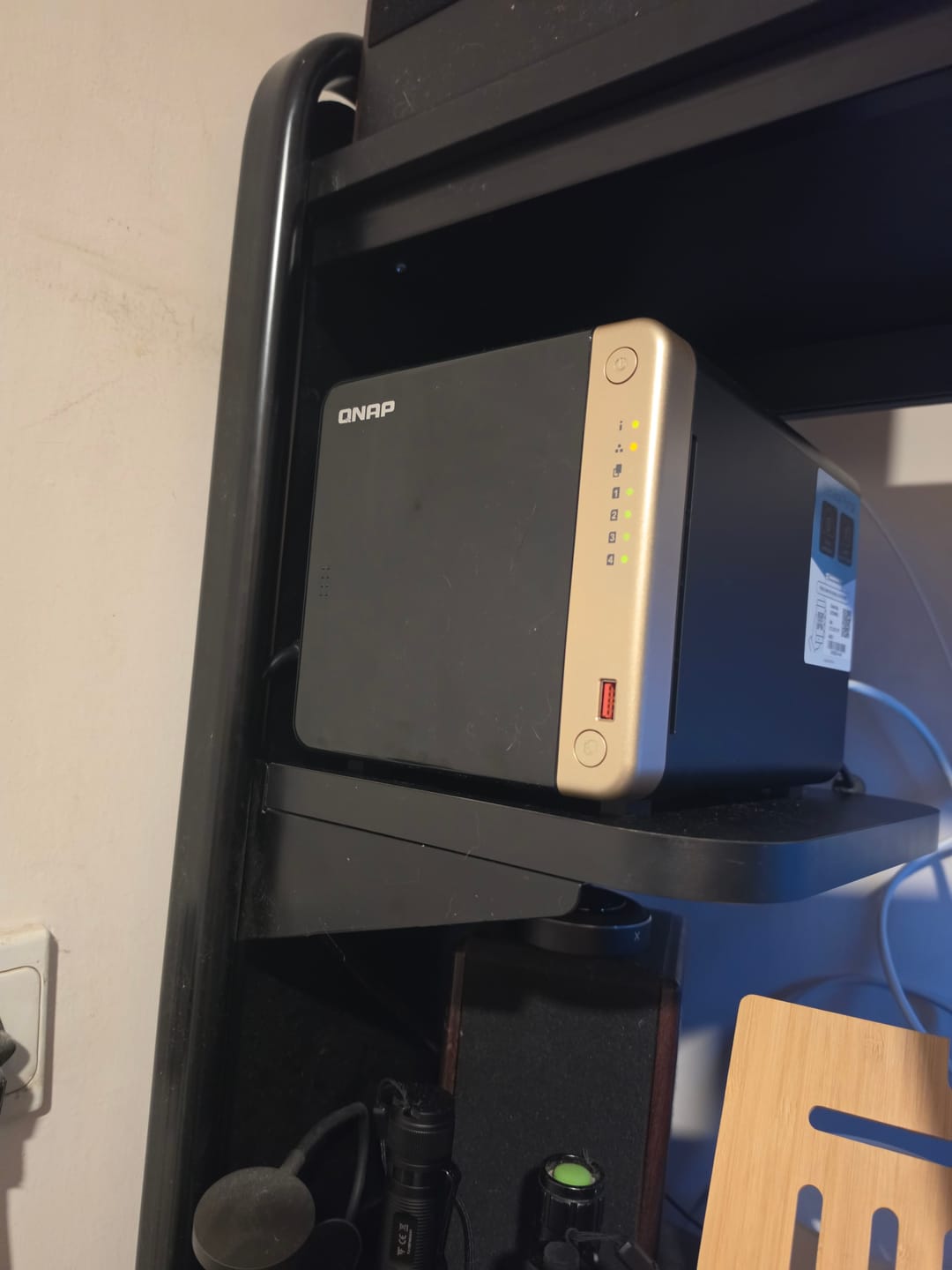 Customer photo review of QNAP TS-464 NAS שרת קיונאפ 4 מפרצים