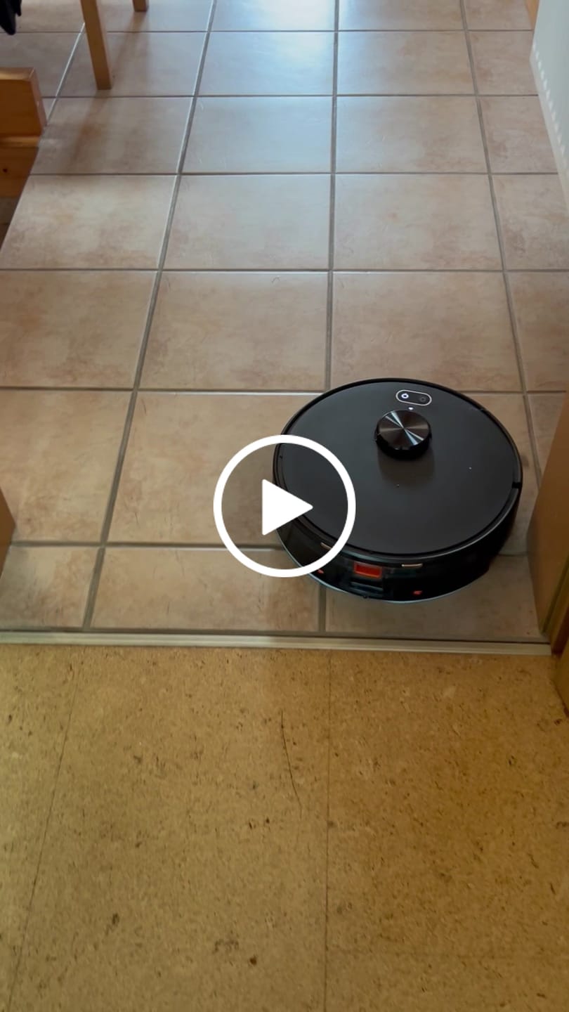 Customer video review of Saugroboter V8 Pro – Vollautomatische Reinigung mit Wischfunktion, LiDAR-Navigation und App-Steuerung für mühelose Sauberkeit