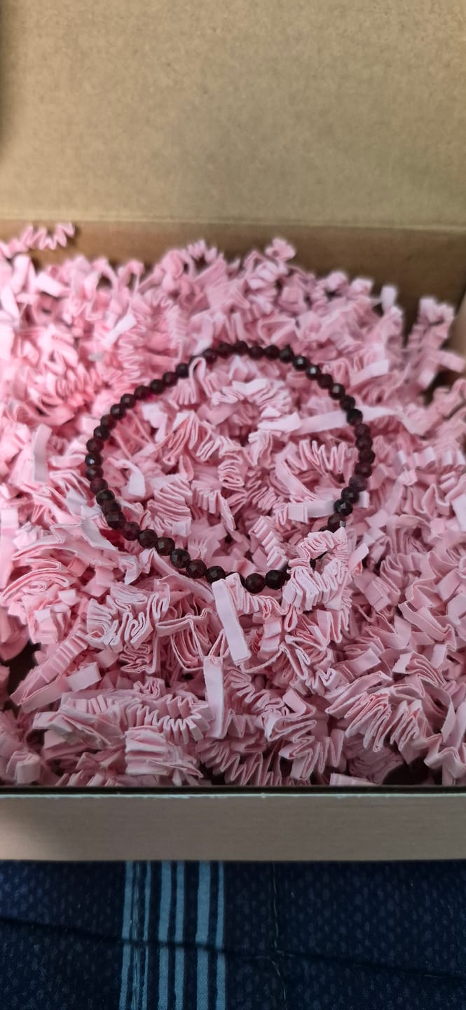 Customer photo review of Pulsera granate facetada | 4mm | Energía - Pasión