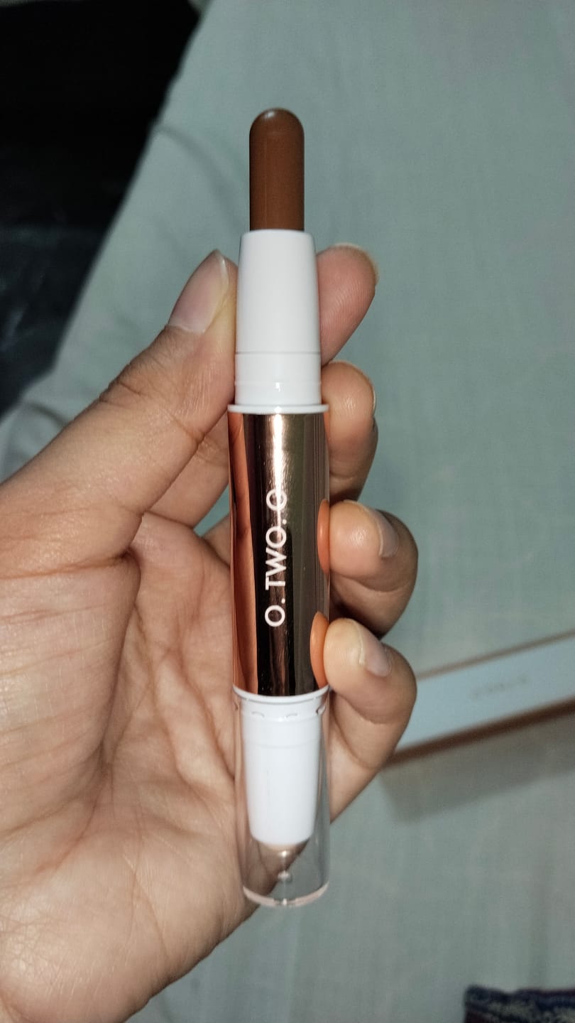Customer photo review of O.TWO.O GLOW LIFT LIGHT SHADOW CONTOUR STICK