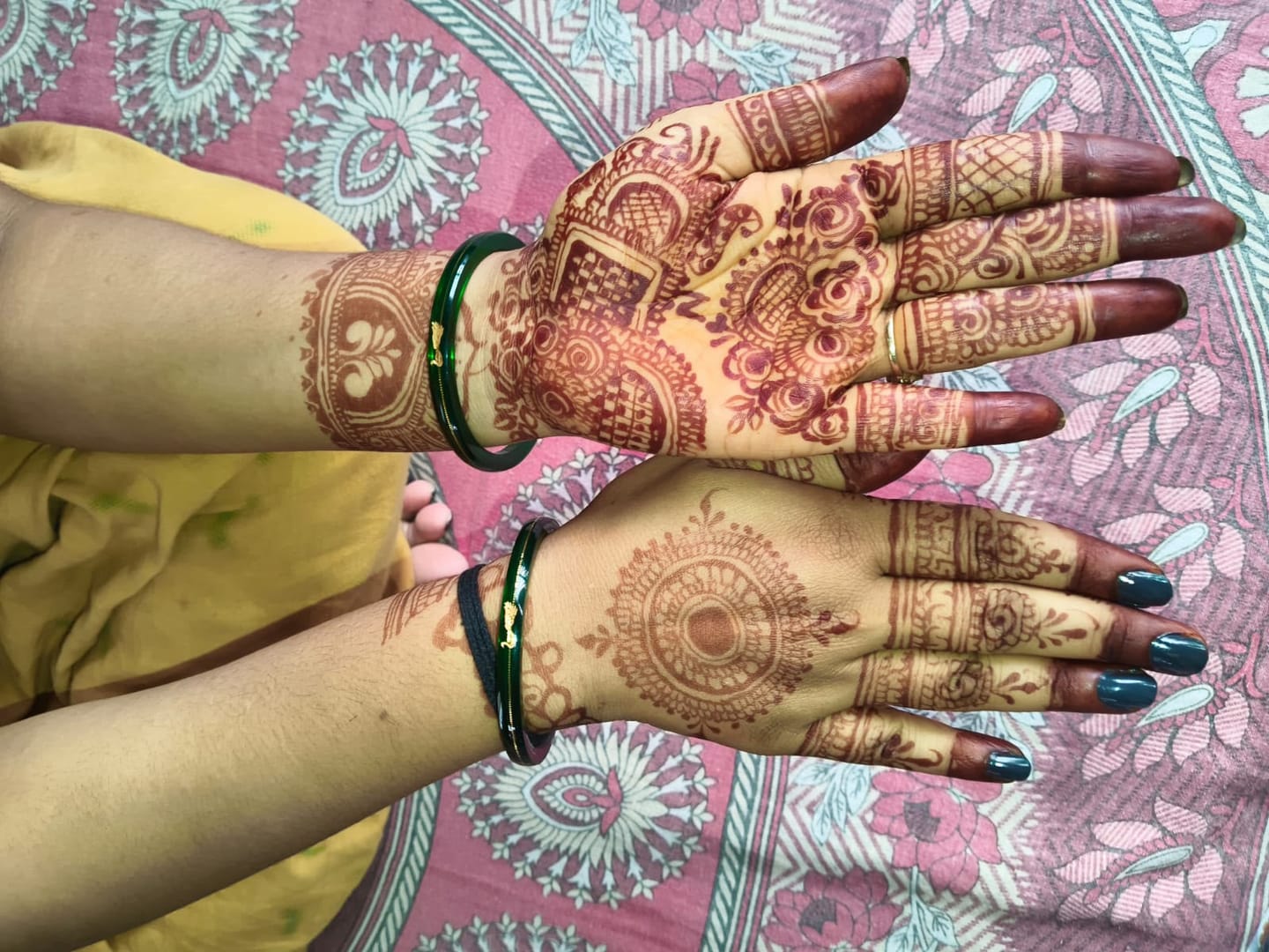 Customer photo review of Zamrud Green - A Saumya Shringar 916 22k Bangles (Pack of 2)
