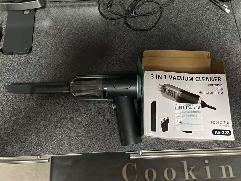 Customer photo review of MiniVac - En trådlös dammsugare för bilen och hemmet