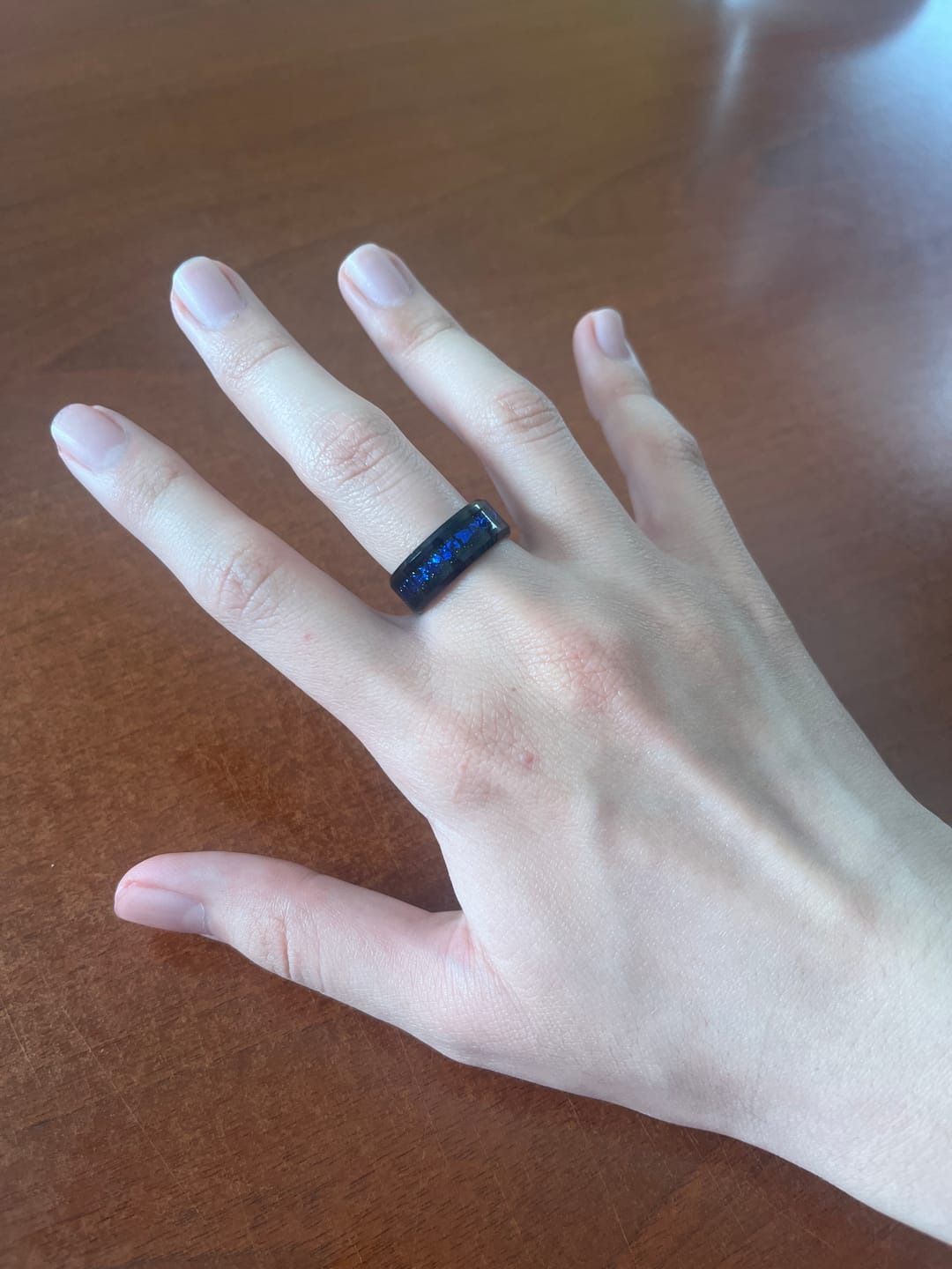 Customer photo review of Anillo Night Sky Carburo de Tungsteno
