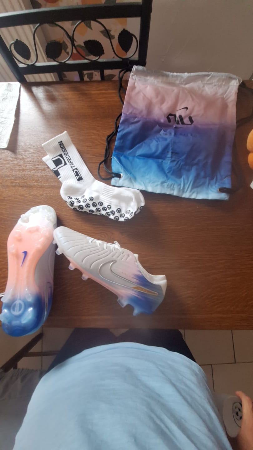 Customer photo review of Nike Tiempo Legend 10 Elite FG United - Gris/Bleu