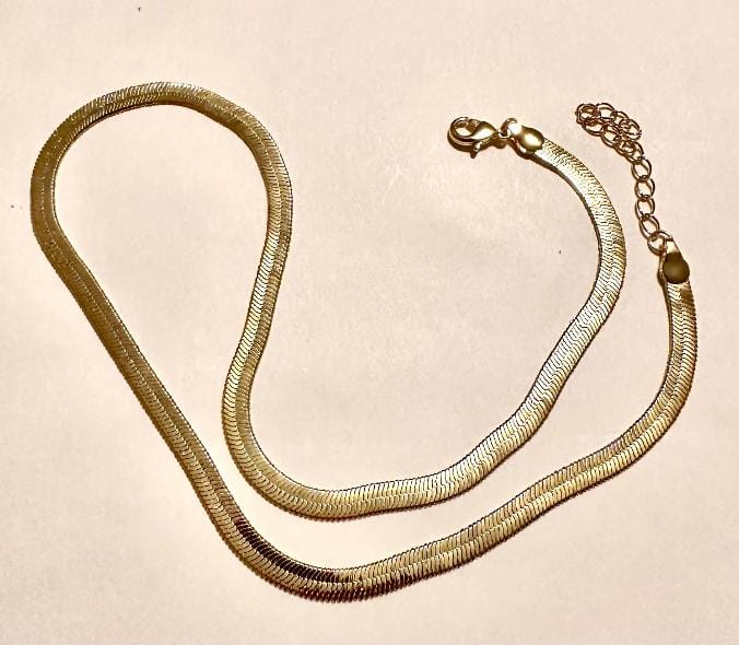Customer photo review of Delayne 18k White Gold Plated Stacking Necklace Chain