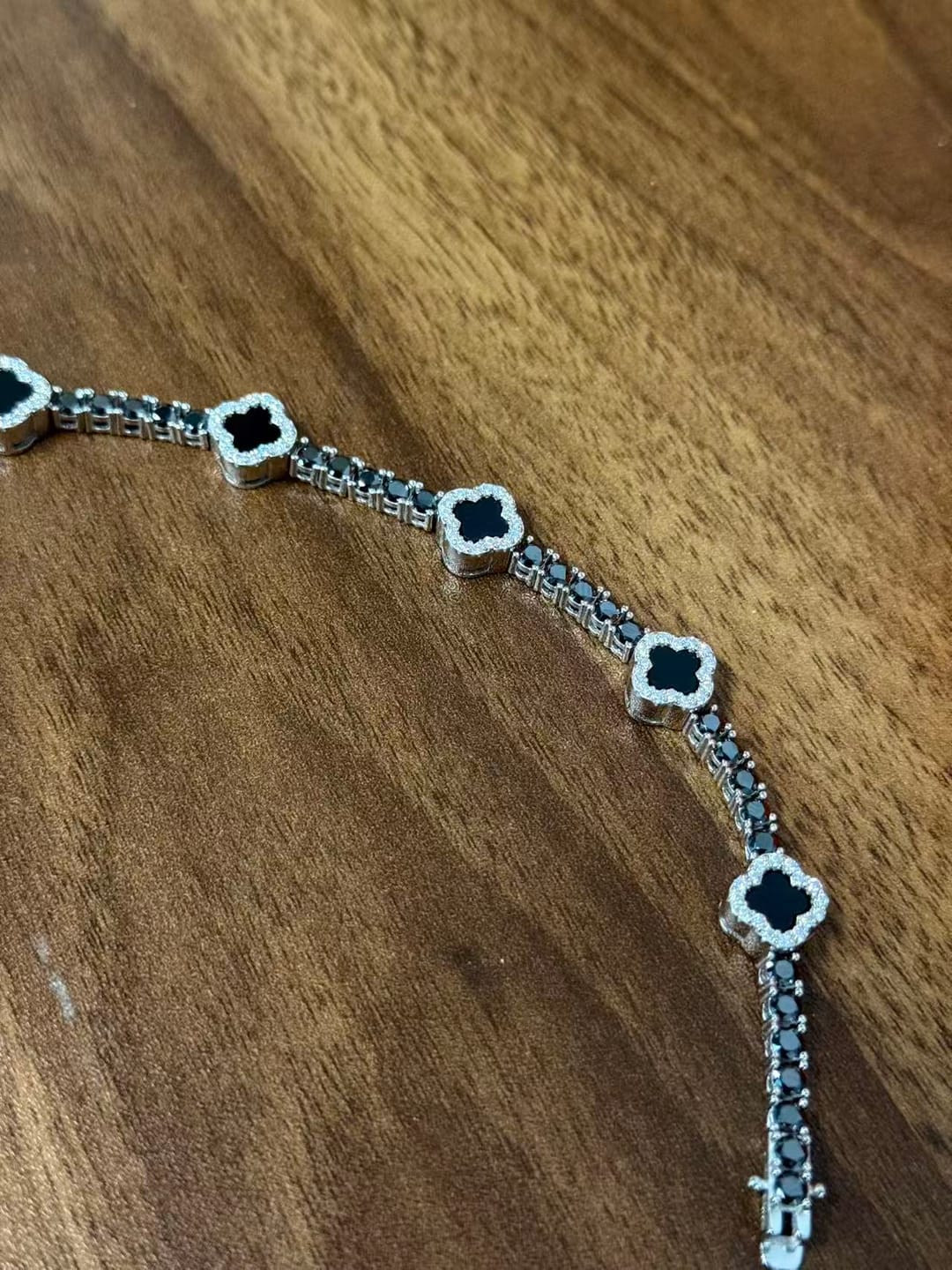 Customer photo review of GL Black Onyx Clover 925 Silver Moissanite 3mm 5mm Tennis Chain