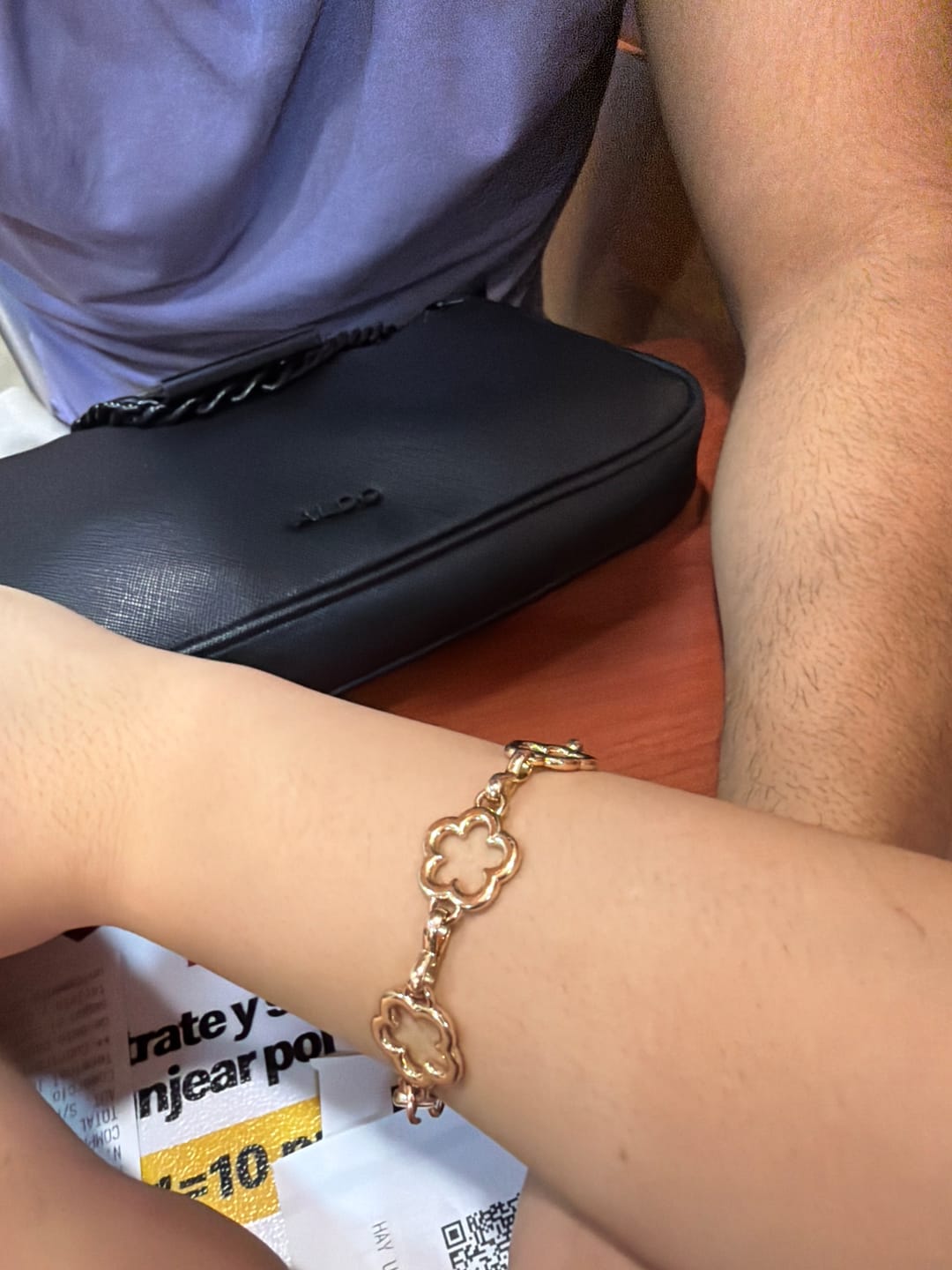 Customer photo review of Pulsera Plateada Con Inicial Mini Bubble Zirconia
