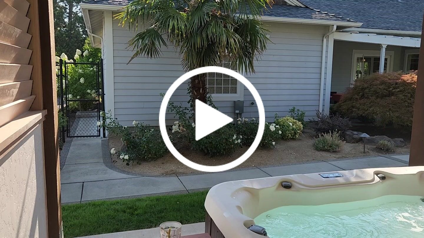 Customer video review of Oregon Ducks "WINGED O" 3D Vintage Metal Wall Art