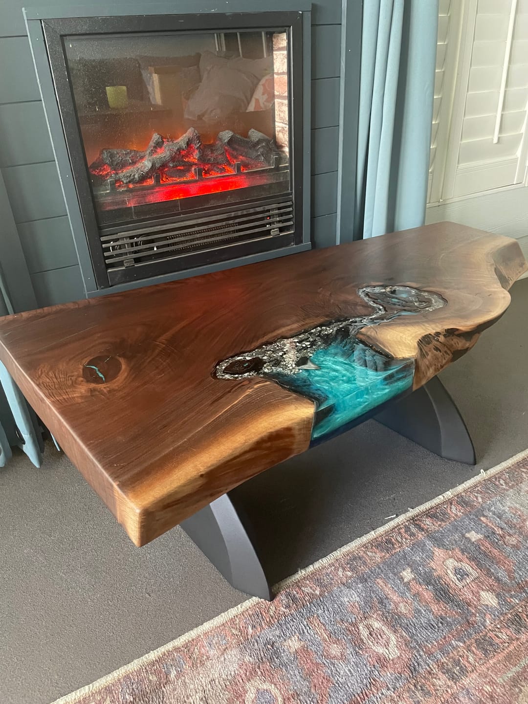 Customer photo review of Coffee Table Legs 16.1" H for Live Edge Tabletop - 214/127 Botas
