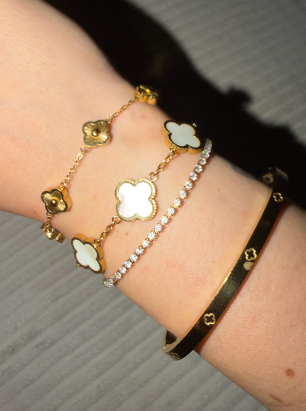 Customer photo review of Mini Golden Lucky Leaf Abbaddon Armband 14K Vergoldet