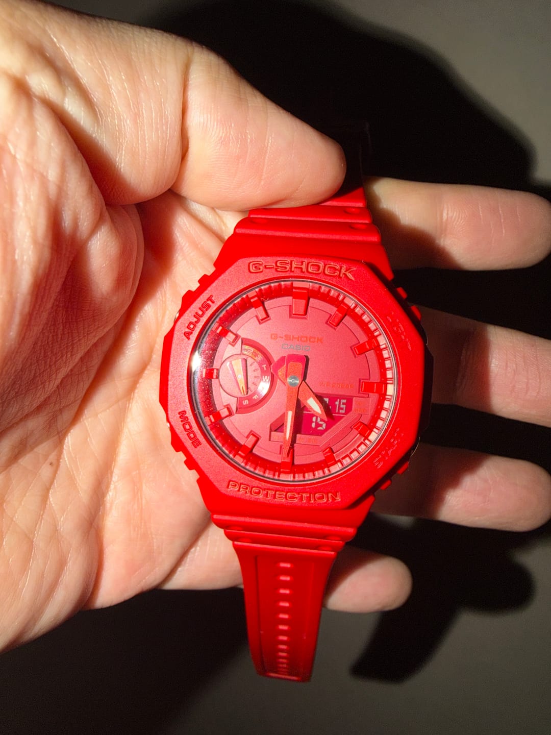 Customer photo review of Reloj Casio G-Shock Royal Oak "Casioak" GA-2100-4AJF Carbon Core Rojo JDM